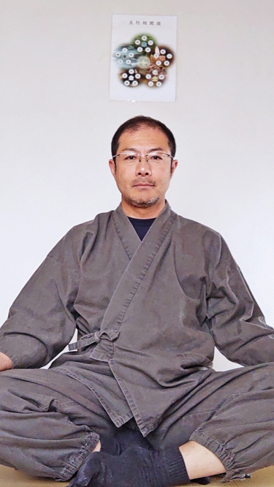 「ならやま茶館」店主・気功師で薬膳アドバイザーの谷山鹿郎さん
